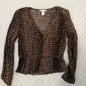 H&M Cheetah Print Top
Worn a few times, one of my favs 
Size 2
